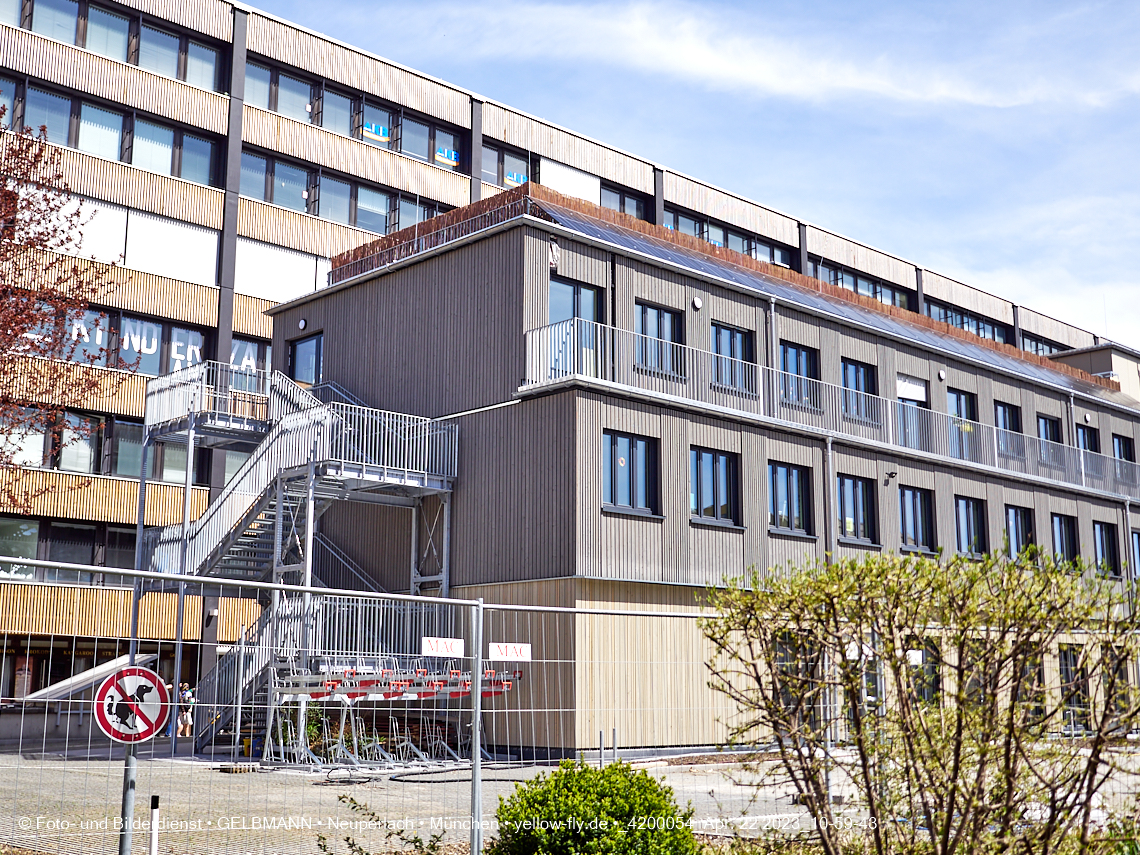 22.04.2023 - Baustelle Montessori Schule im Plettzentrum in Neuperlach